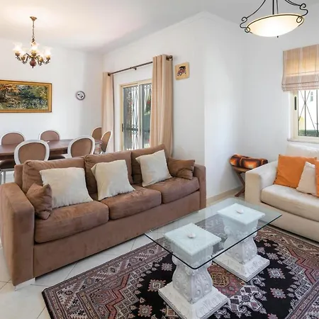 Villa Casa Mestre, Vilamoura - 3 Bedroom With Private Gated Pool