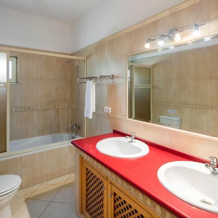 Casa Mestre, Vilamoura - 3 Bedroom With Private Gated Pool *